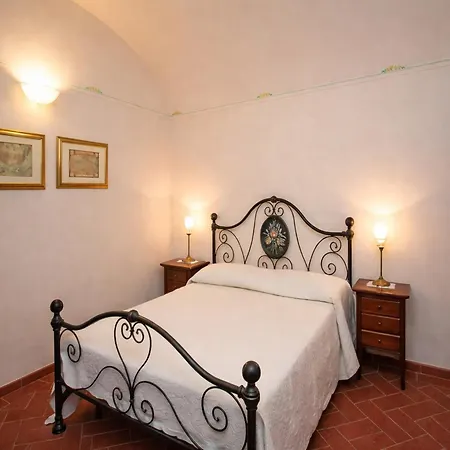 Appartement In With Pool Sensano