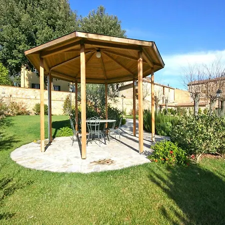 Appartement In With Pool