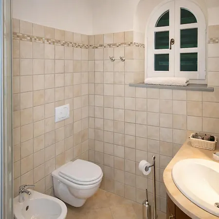 Apartmán In With Pool Sensano
